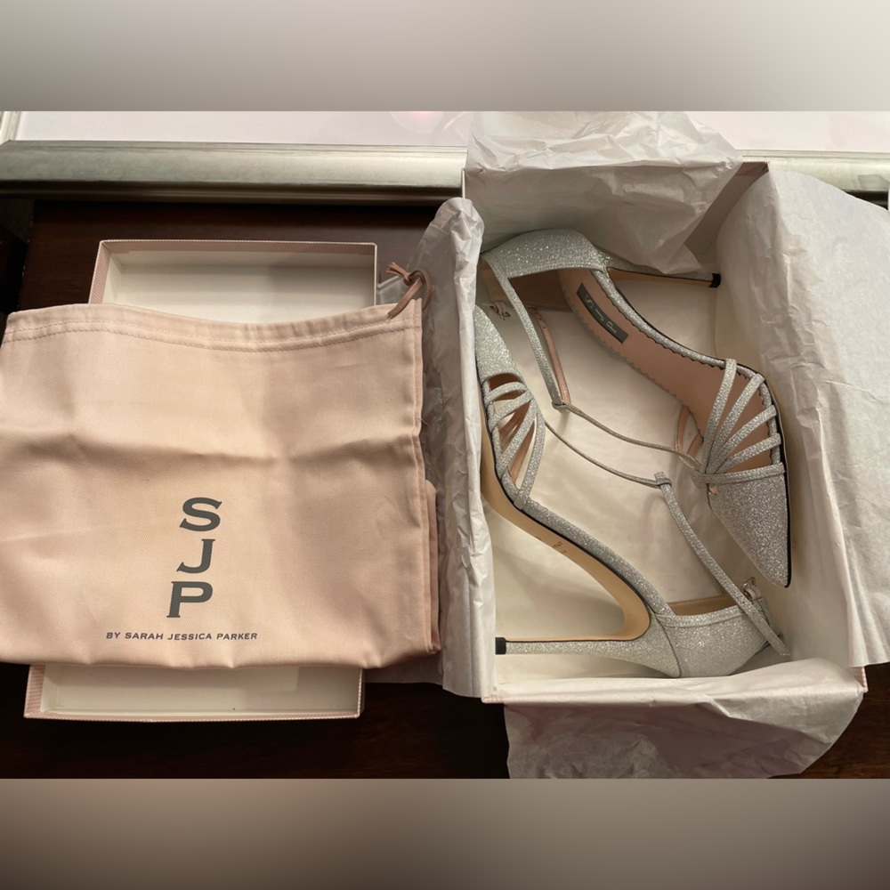 SJP by Sarah Jessica Parker. The Carrie in Frost, size 38.5 EU / 7.5 US.